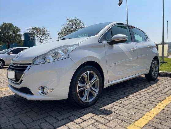 PEUGEOT 208 1.6 GRIFFE 16V FLEX 4P AUTOMÁTICO
